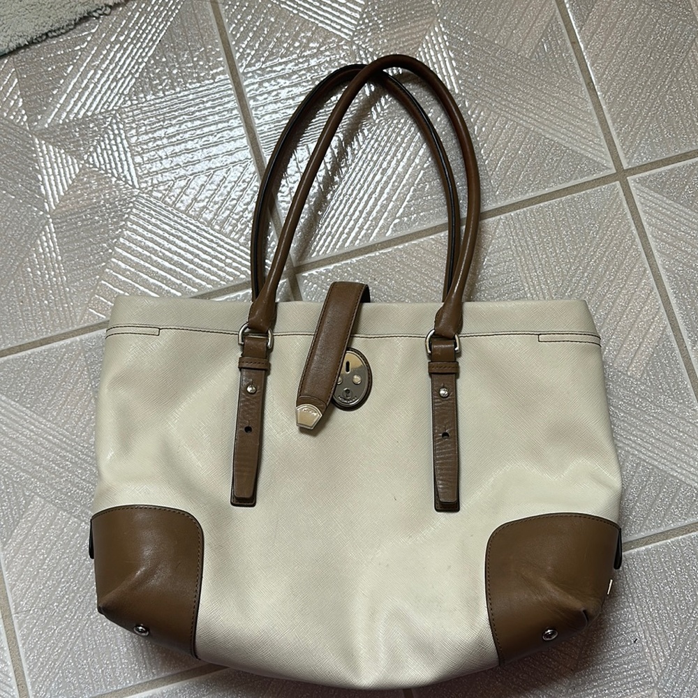 Tumi laptop bag with multiple compartments